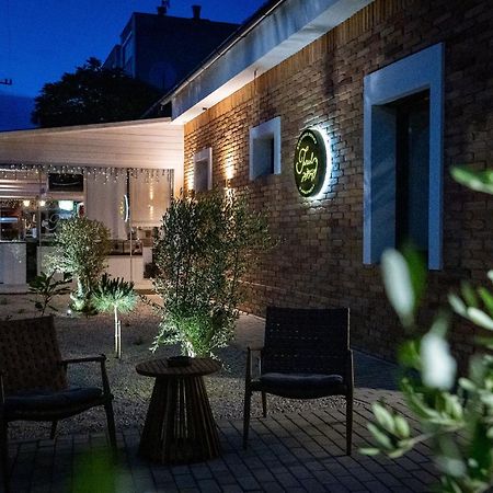 Turul Boutique Rooms & Apartment Сарваш Экстерьер фото